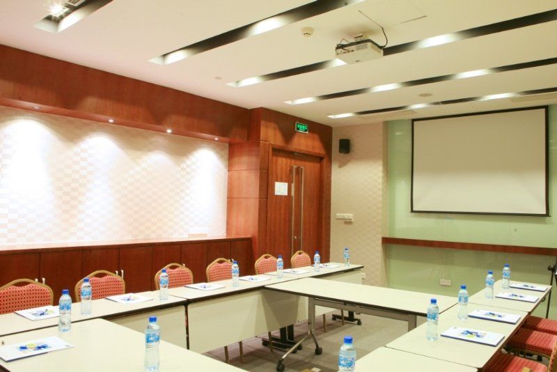 Holiday Inn Express Shanghai Jinqiao Central By Ihg Zewnętrze zdjęcie